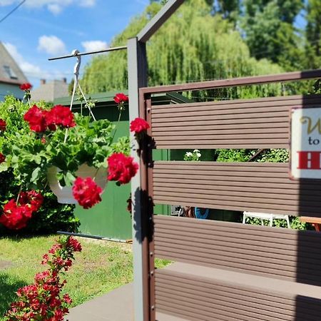 شقة Székesfehérvár  في 2+2Szemelyes Apartman Kerttel المظهر الخارجي الصورة