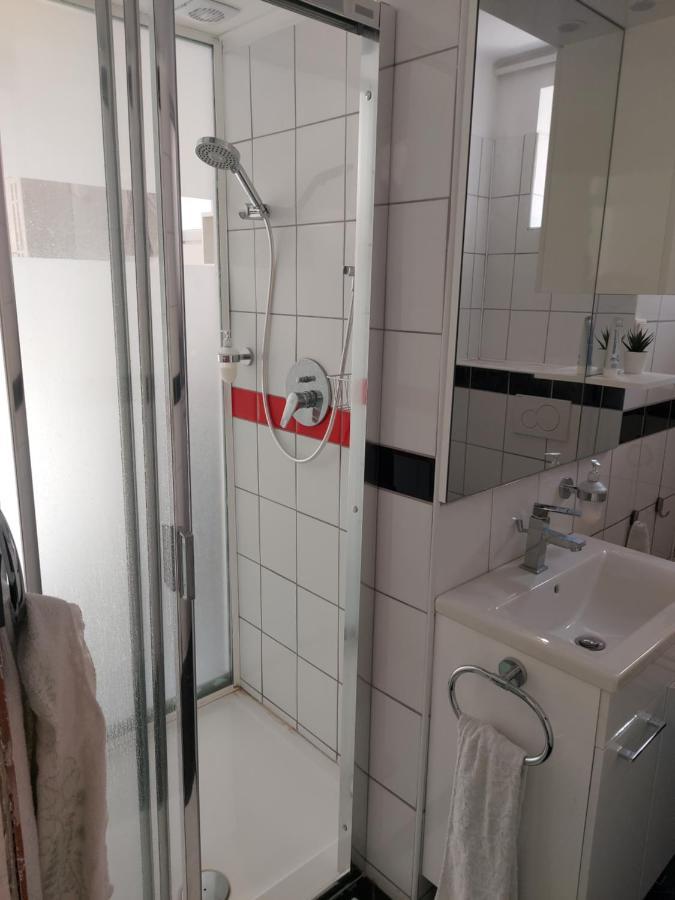 شقة Székesfehérvár  في 2+2Szemelyes Apartman Kerttel المظهر الخارجي الصورة